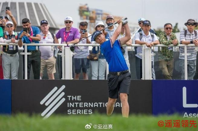 王情训领跑亚巡茅台新加坡公开赛首轮 金子豪T17